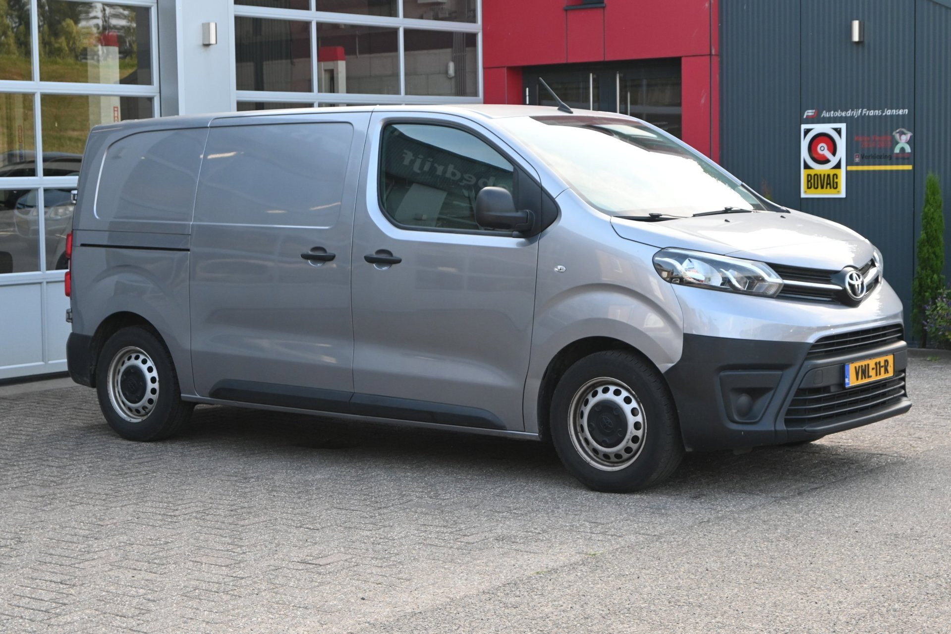Toyota Proace 1.5 D-4D Live 120pk 3-zits | Apple CarPlay | Airco | Cruise Control 2022 - voorkant