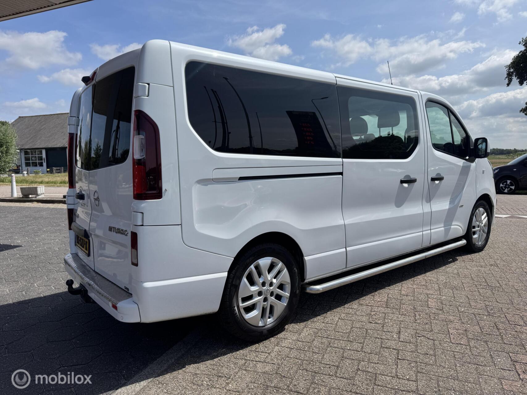 Foto van Opel Vivaro-b