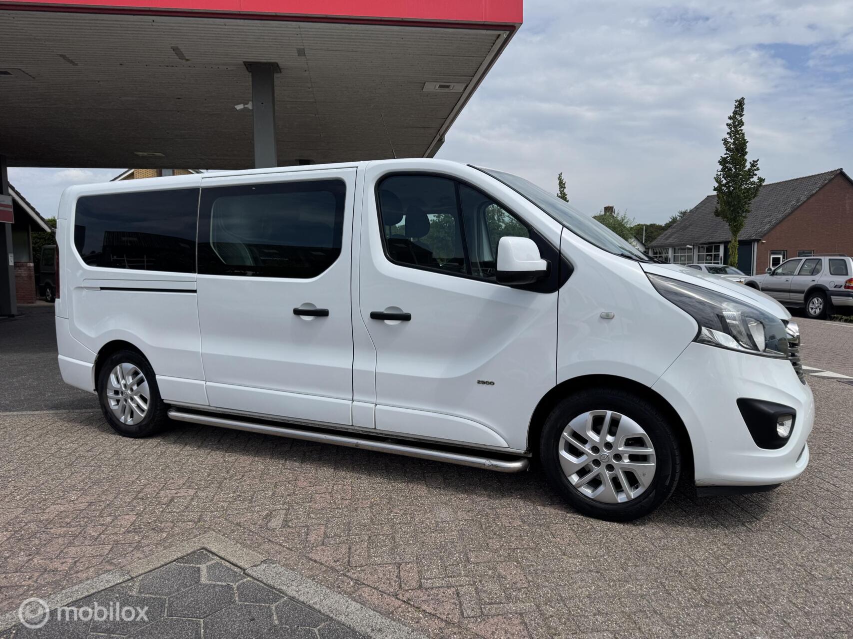 Foto van Opel Vivaro-b