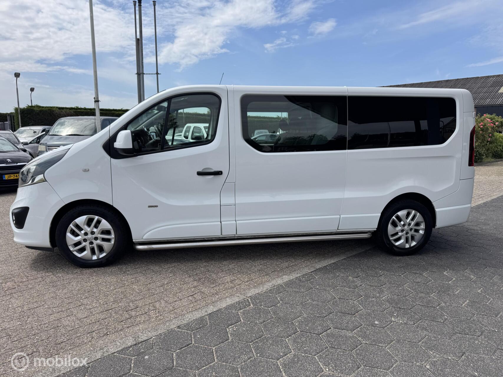 Foto van Opel Vivaro-b