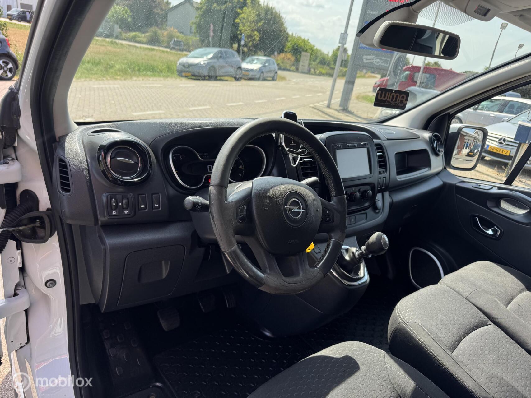 Foto van Opel Vivaro-b