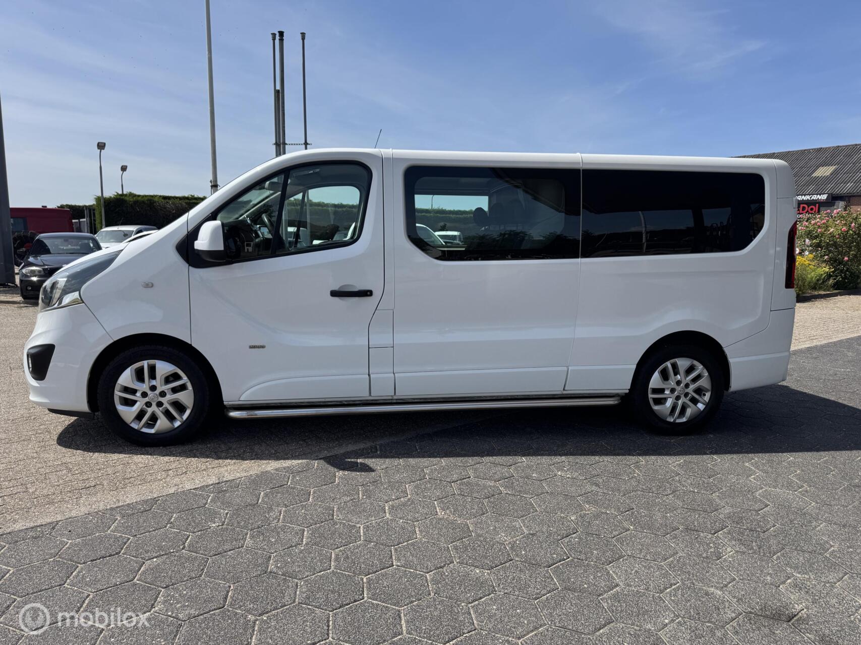 Foto van Opel Vivaro-b