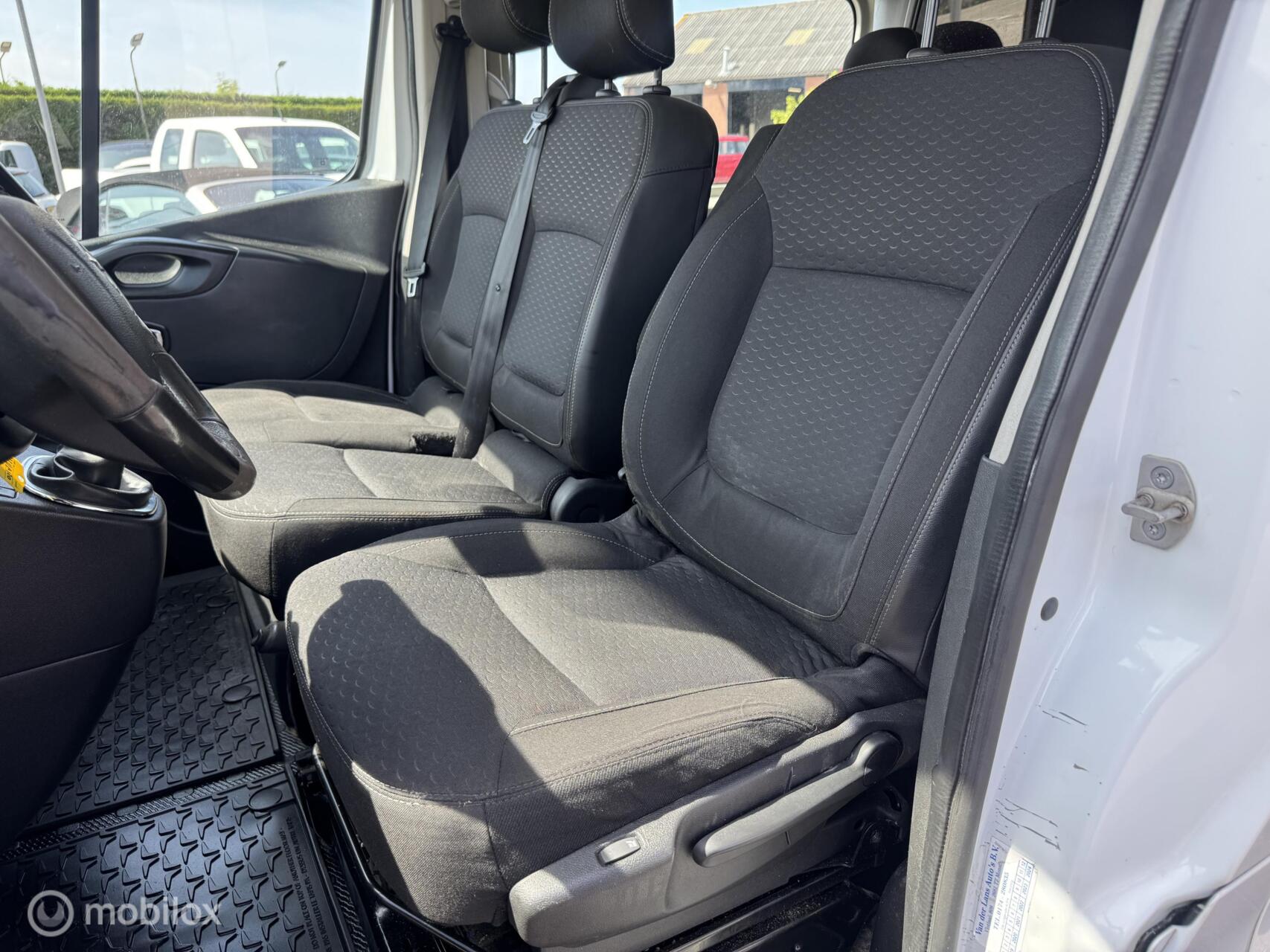 Foto van Opel Vivaro-b