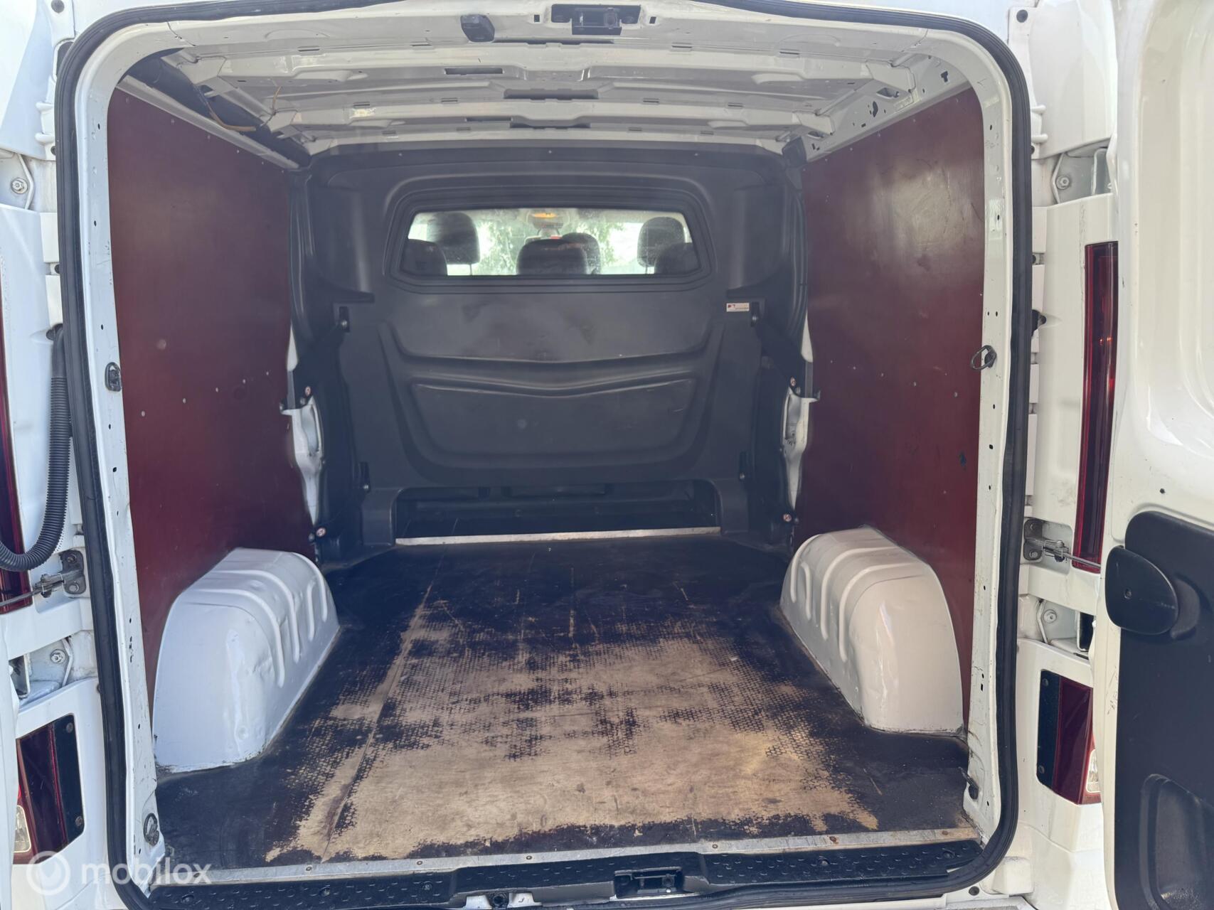 Foto van Opel Vivaro-b