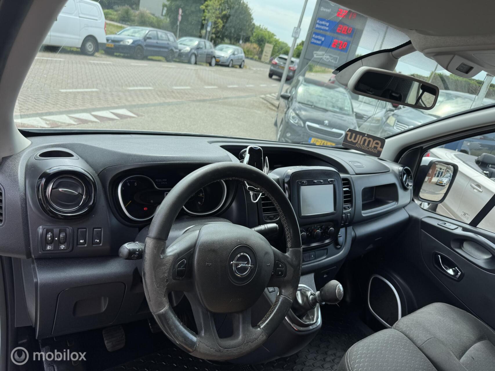 Foto van Opel Vivaro-b