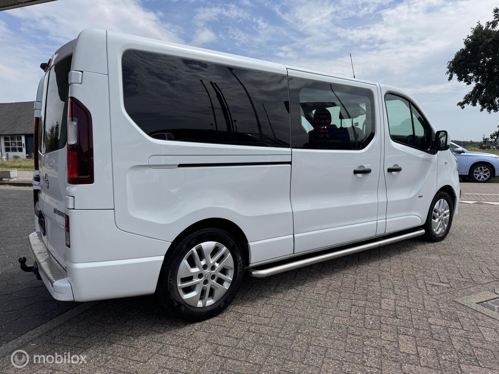 Foto van Opel Vivaro-b