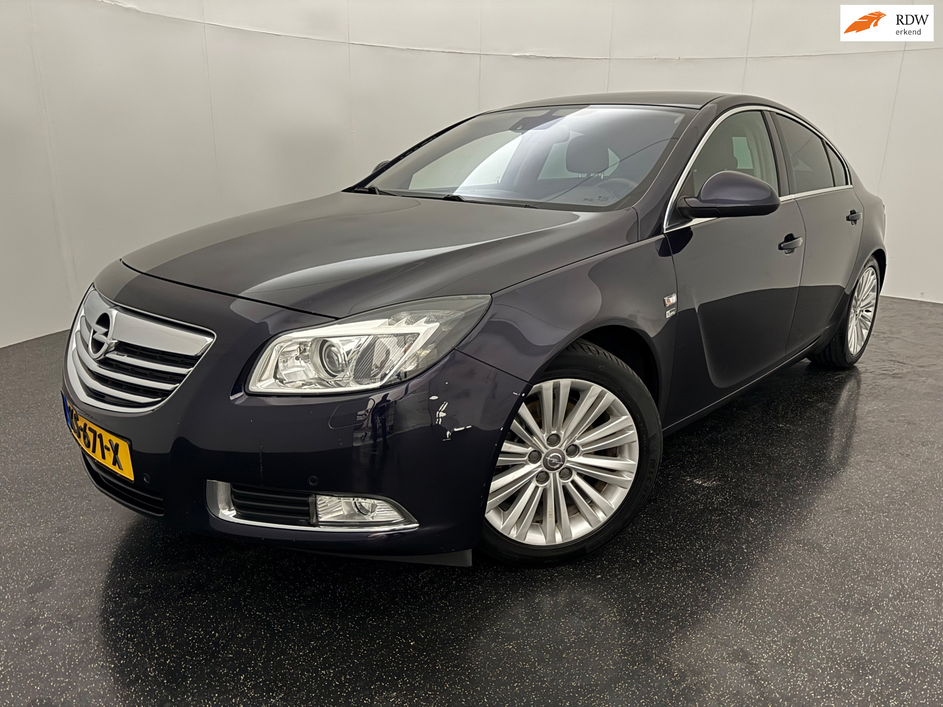 Opel Insignia Limousine HB 1.6 T Design Edition Camera 2012 - voorkant