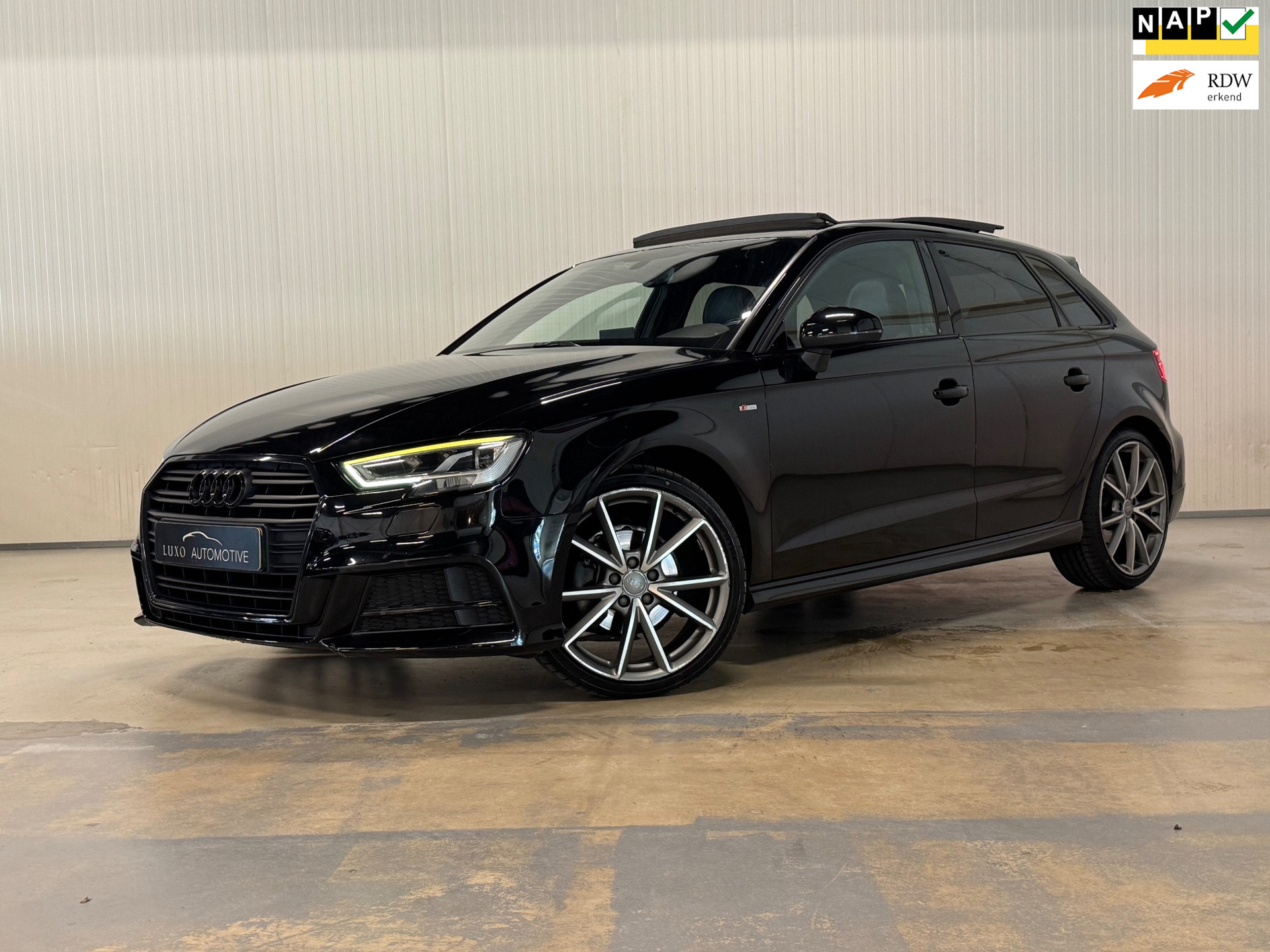 Audi A3 Sportback 1.5 TFSI CoD Sport S Line Edition | PANO | NAP | BLACK OPTIC 2018 - voorkant