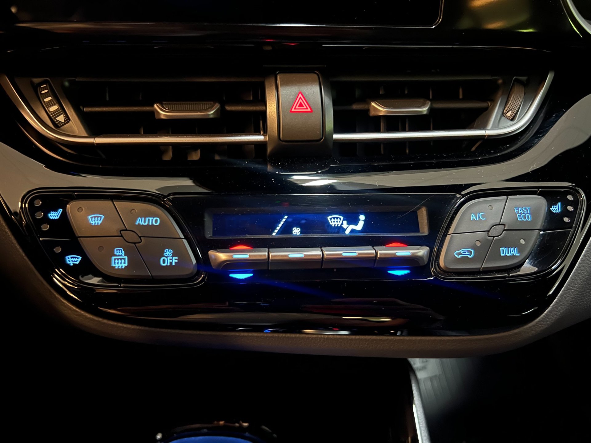 Foto van Toyota C-hr