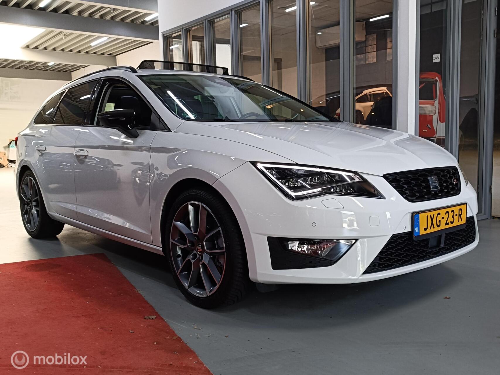 Seat Leon ST 1.8 TSI FR / 1E EIG. / LED / PANO / PDC 2015 - voorkant