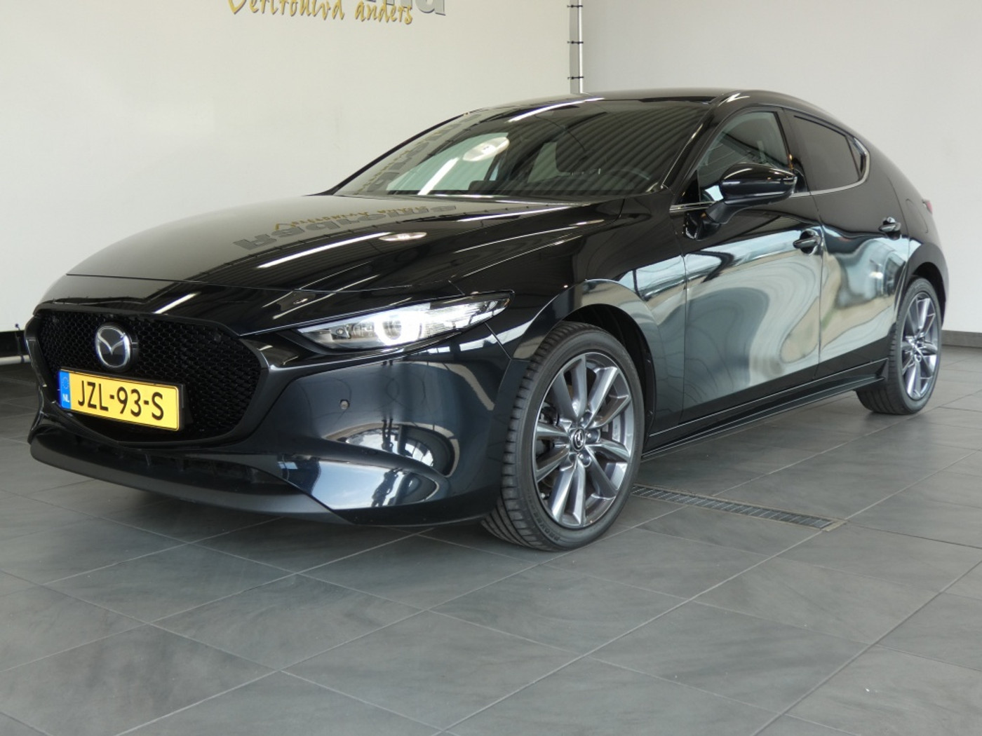 Mazda Mazda3 2.0 e-SA-G Comfort Bose 360 Cam, 18 inch 2023 - voorkant