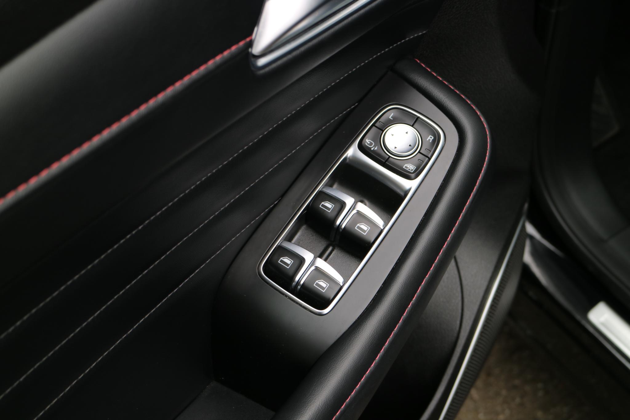 Foto van MG MG Rx6 Plug-in Hybrid