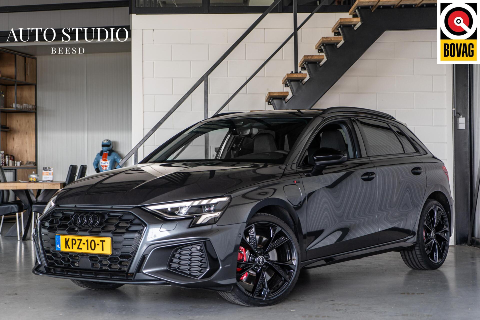 Audi A3 Sportback 45 TFSI e Competition | S-line | Matrix 2022 - voorkant