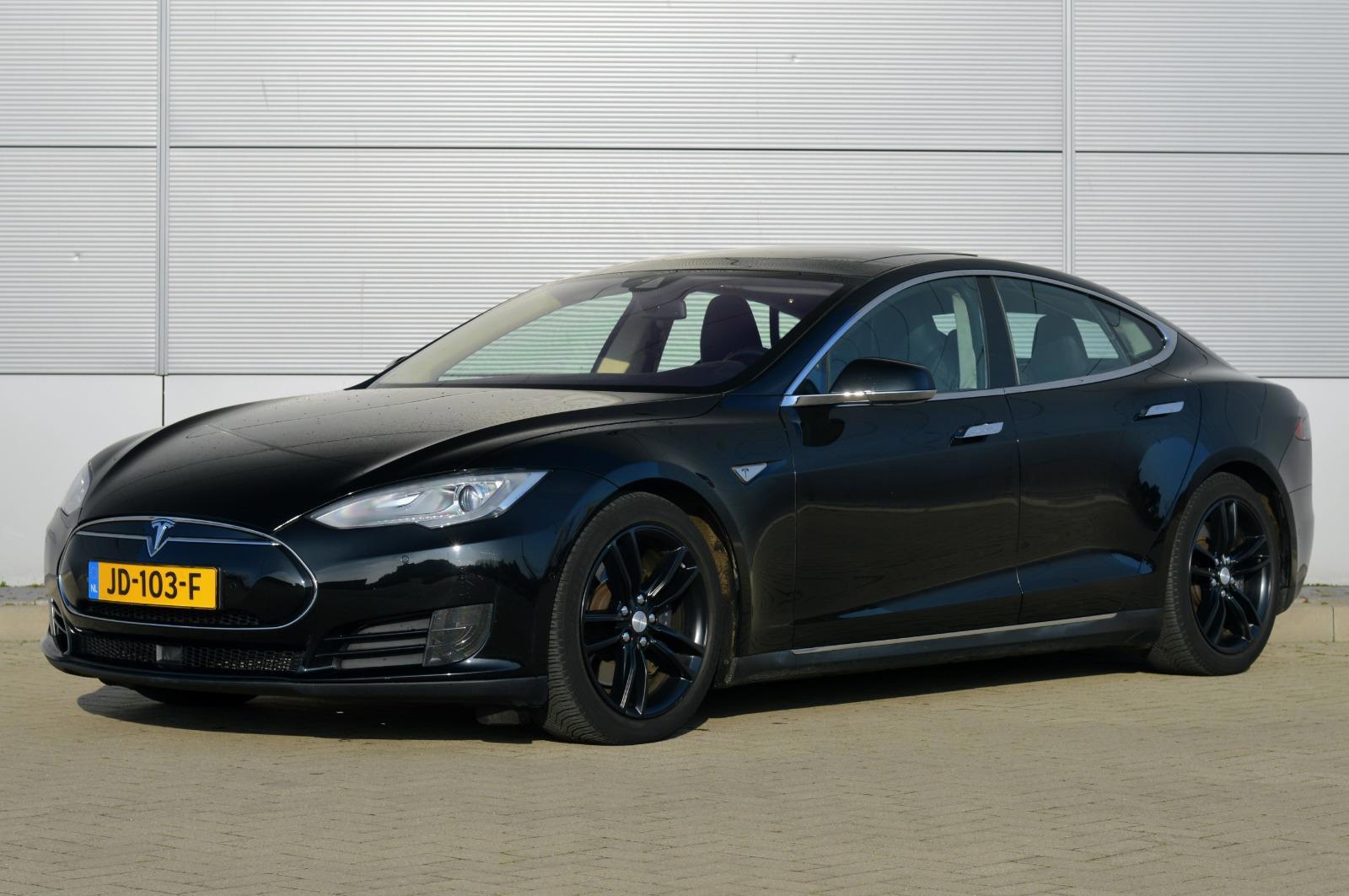 Tesla Model S 85D Base 2016 - voorkant