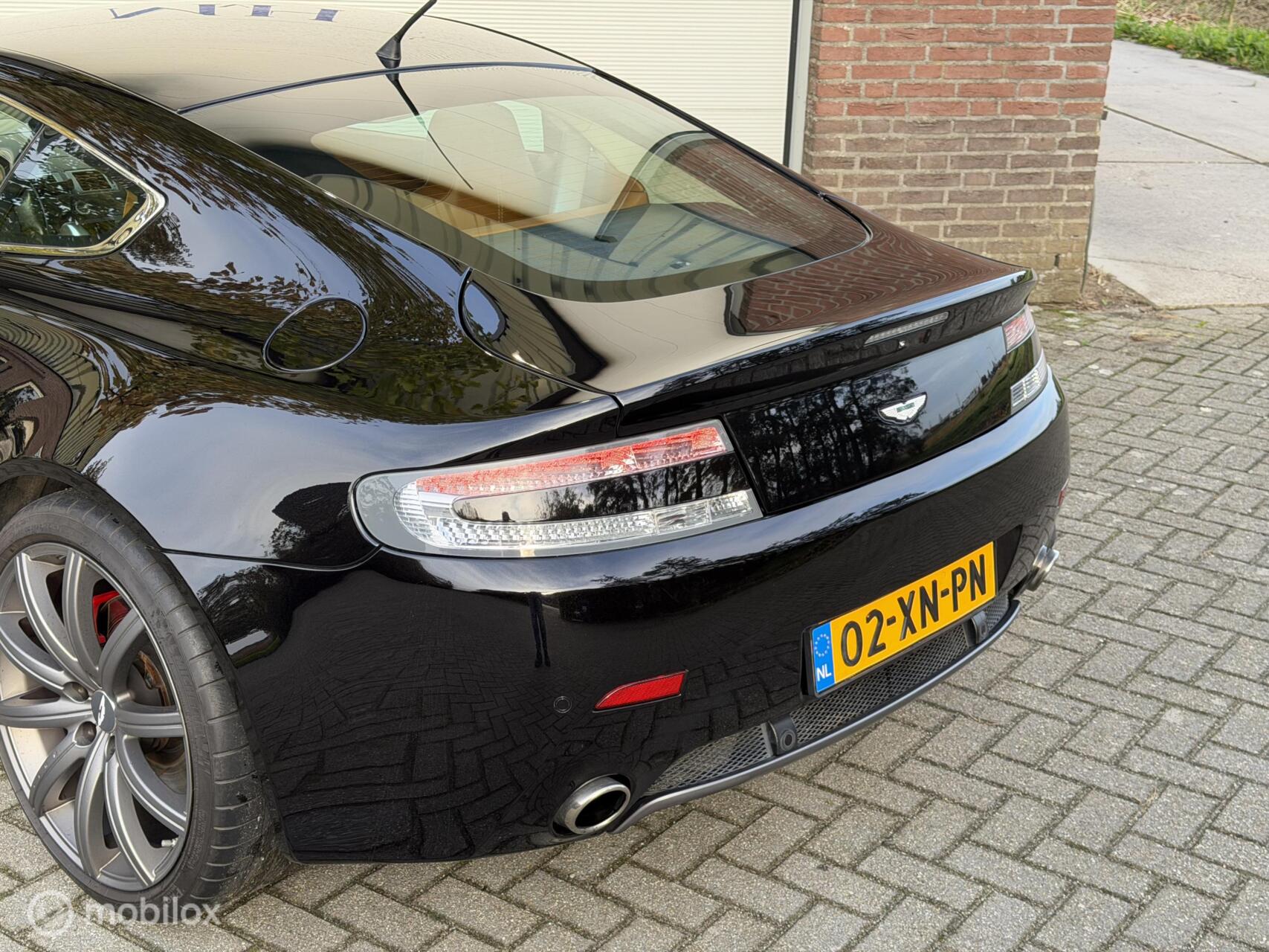 Foto van Aston Martin V8 Vantage
