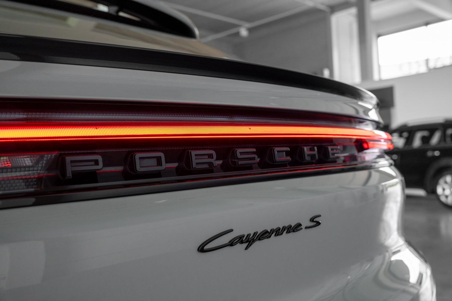 Foto van Porsche Cayenne S E-hybrid