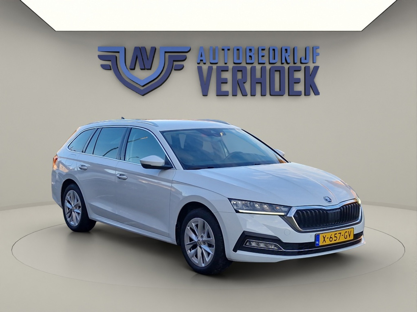 Skoda Octavia 1.0 e-TSI 110PK Automaat Business Edition - NL Auto 2023 - voorkant