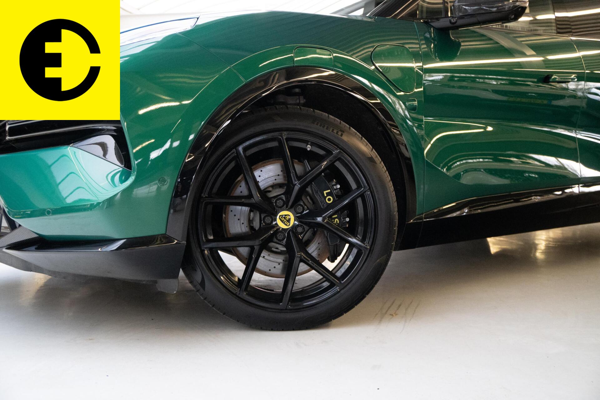 Foto van Lotus Eletre