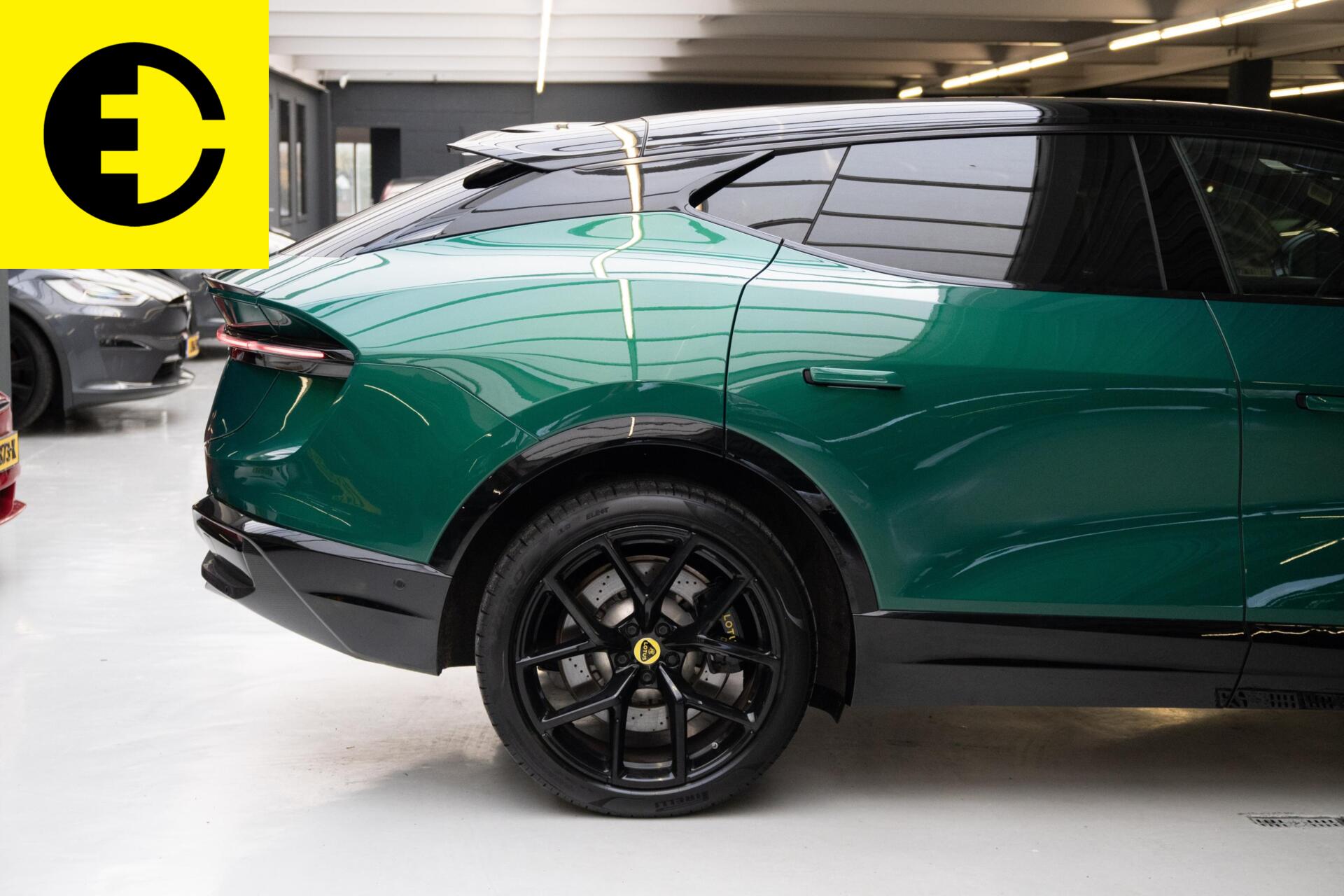 Foto van Lotus Eletre