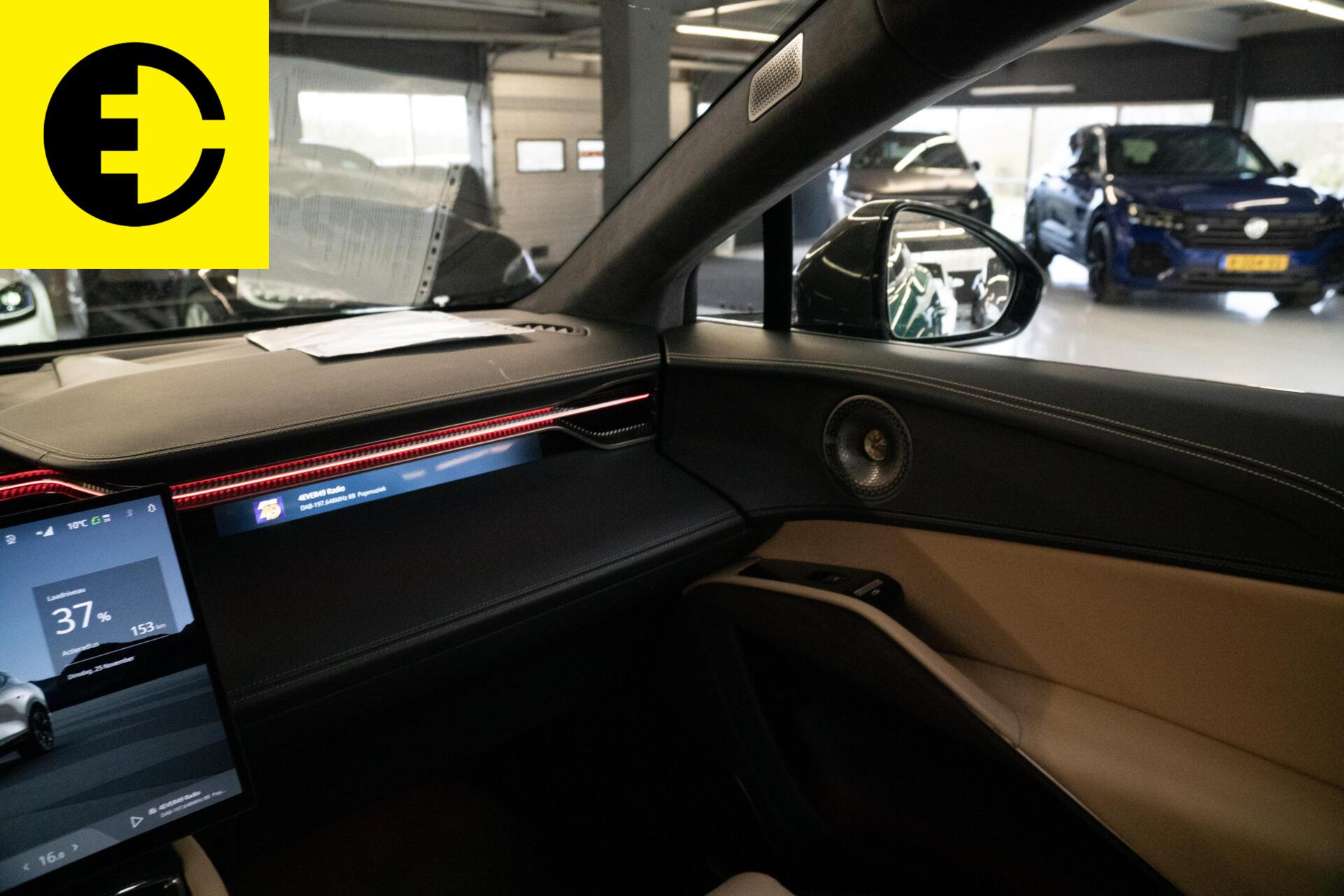 Foto van Lotus Eletre