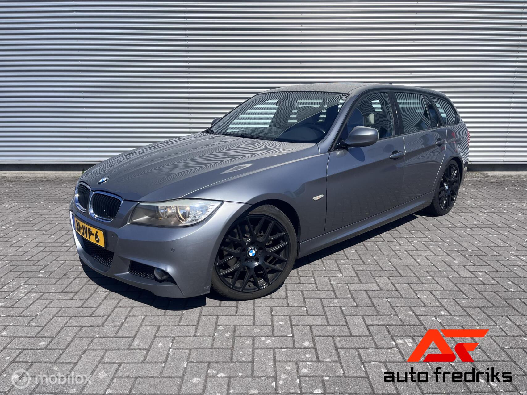 BMW 3-serie Touring 320i M-Sport NW. KETTING | LEER | CRUISE | YOUNGTIMER 2009 - voorkant