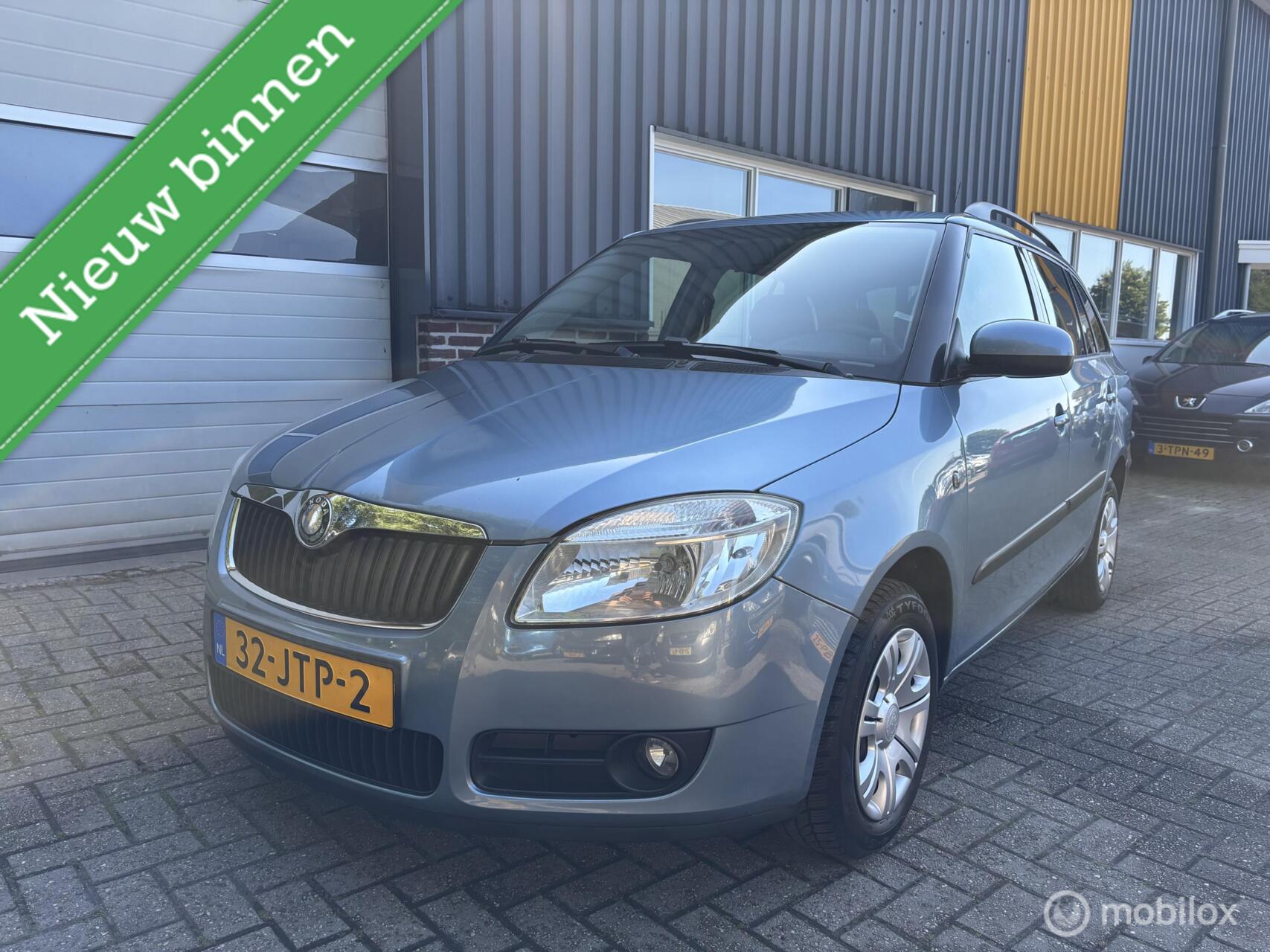 Skoda Fabia 1.6-16V Tour NETTE AUTO! TREKHAAK! 2009 - voorkant