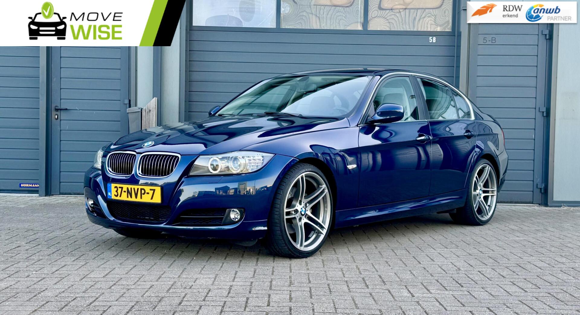 BMW 325i 325i 218 pk | 6 CILINDER | LAGE KM NAP ! | AUTOMAAT | NIEUWSTAAT | UNIEK | TREKHAAK | 2010 - voorkant