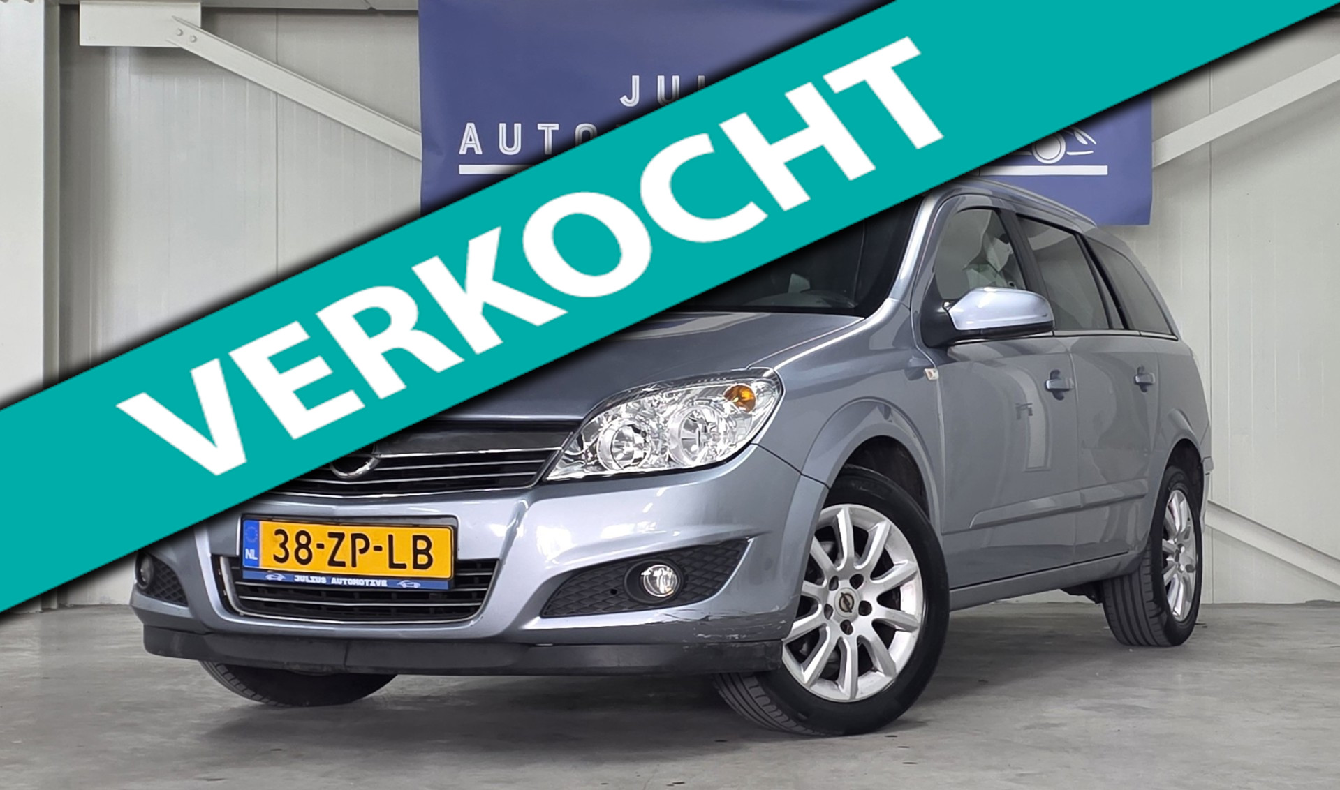 Opel Astra Station Wagon 1.6 Temptation Airco Trekhaak CruiseControl Nieuwe APK! 2008 - voorkant