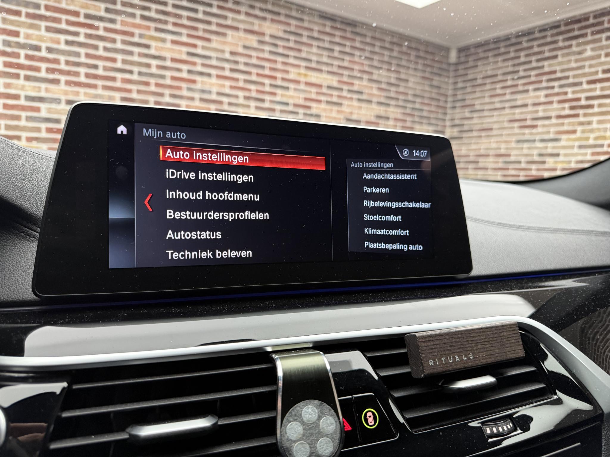 Foto van BMW M550i xDrive