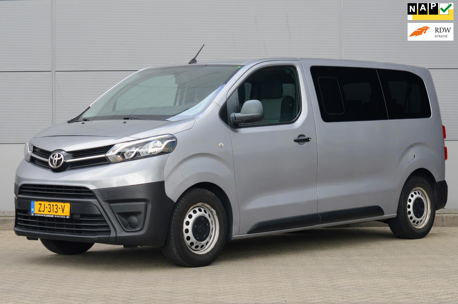Toyota Proace 1.5 D-4D Navigator Medium 2019 - voorkant