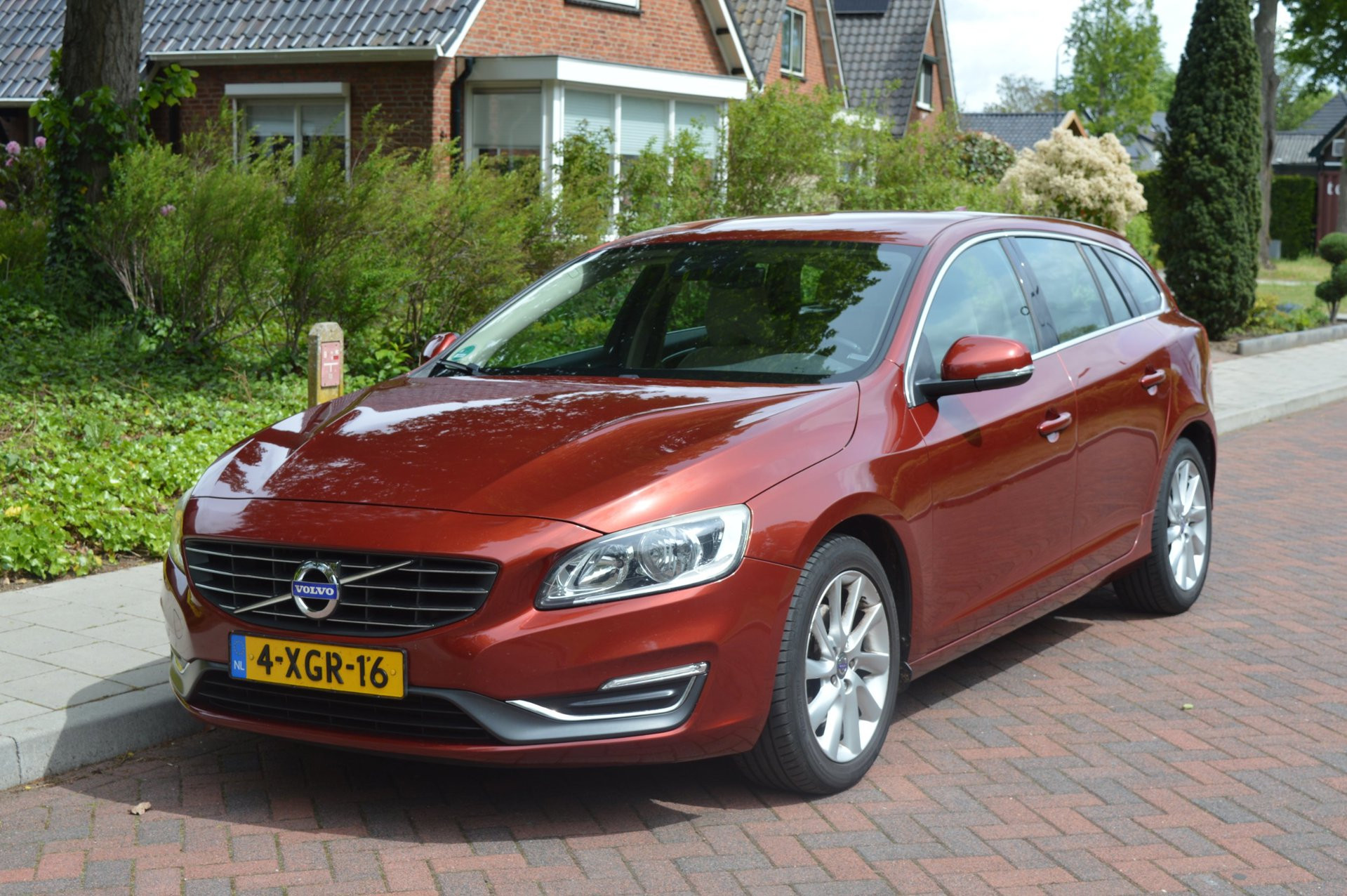 Volvo V60 2.0 D4 Summum ORG NL/NAP/trekhaak/leer 2014 - voorkant