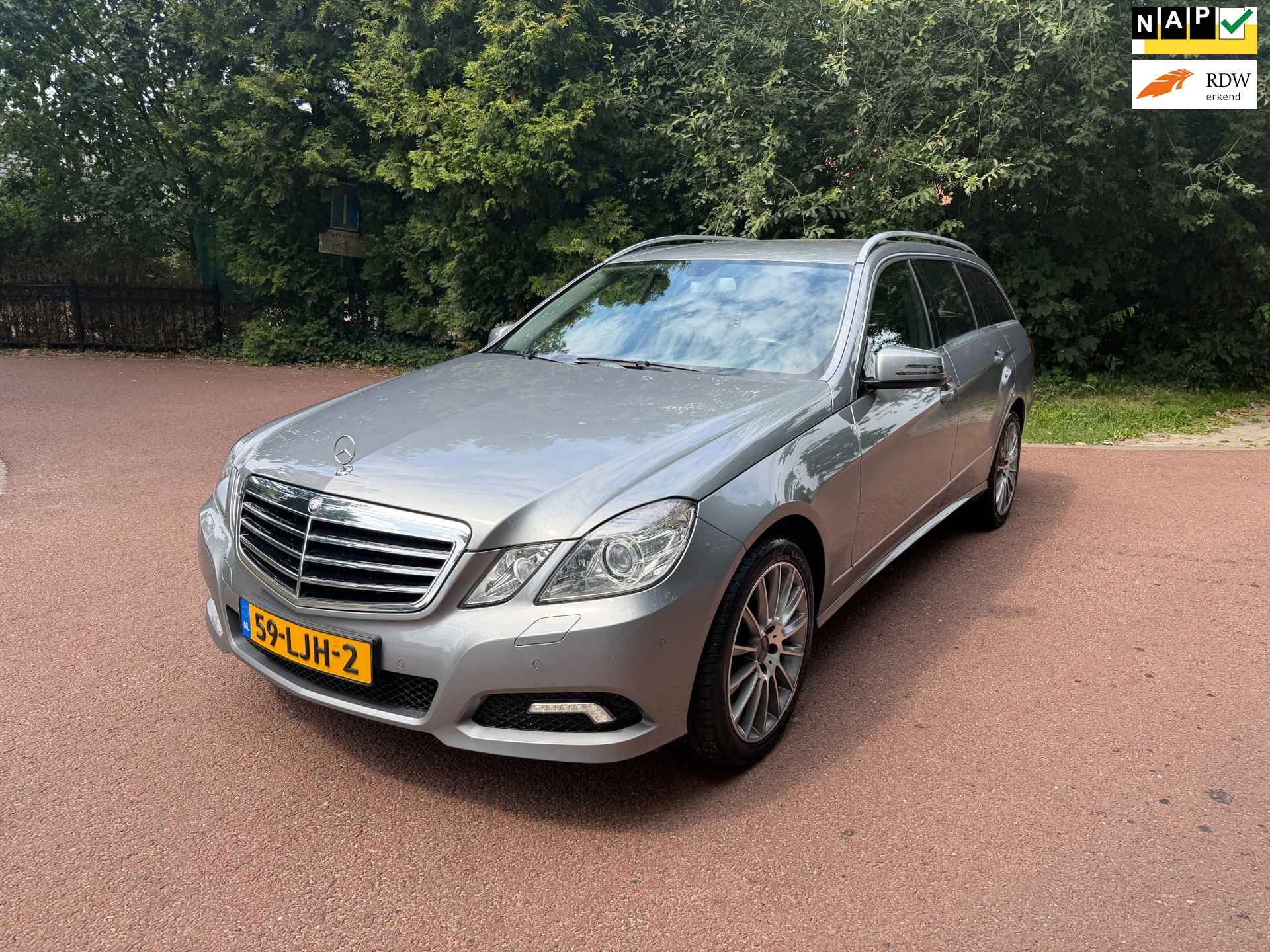 Mercedes-Benz E 200 Cgi 200 CGI Avantgarde / Navi / xenon / leder / Airco / NAP / Apk 2010 - voorkant
