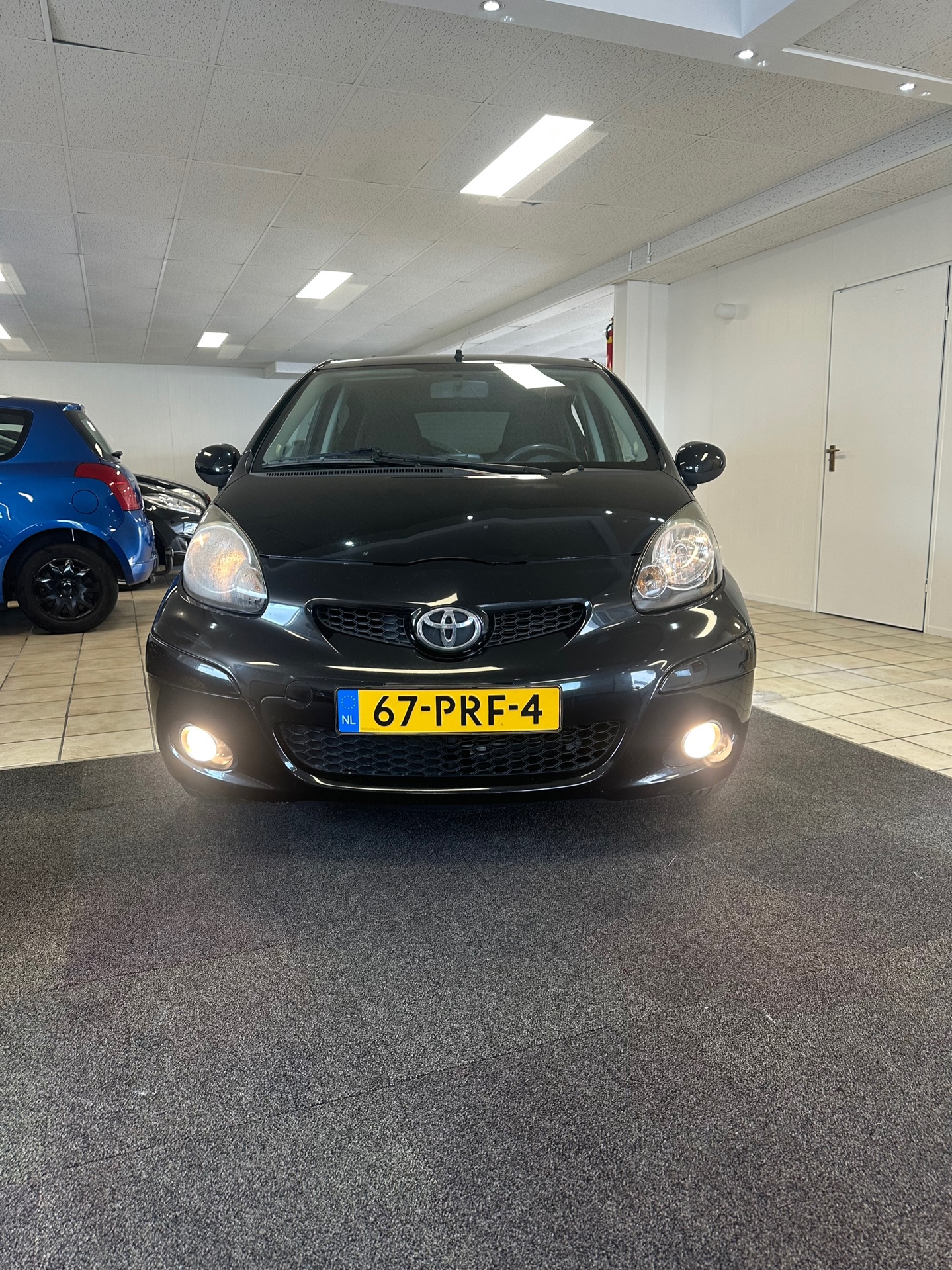 Toyota Toyota Aygo 1.0-12V Dynamic Navigator.AUTOMAAT.Airco 2011 - voorkant