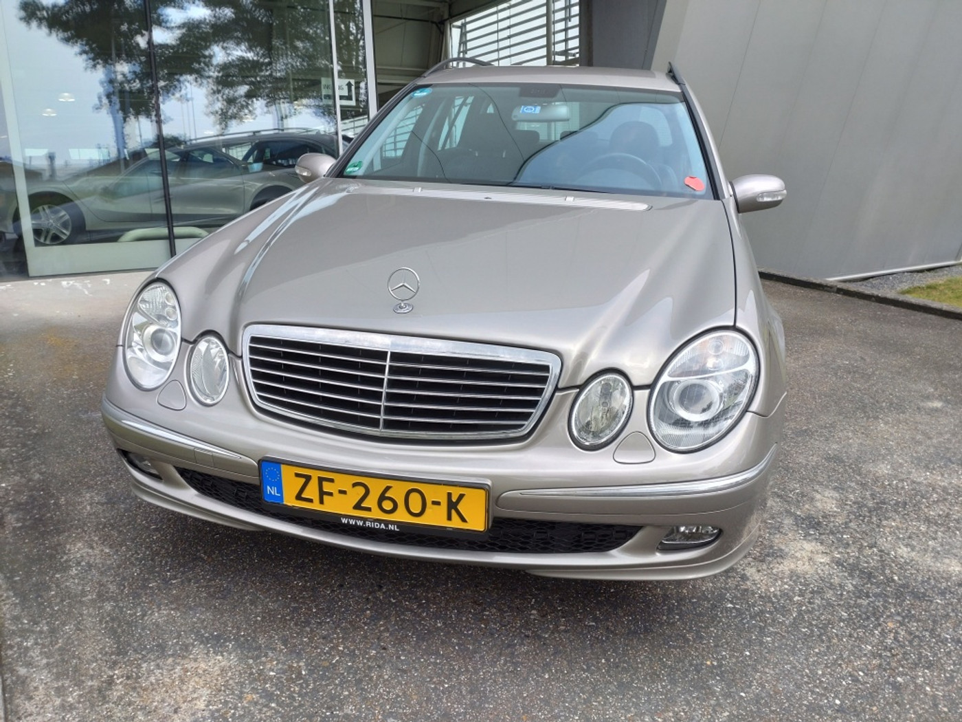 Foto van Mercedes-Benz E 200 Kompressor