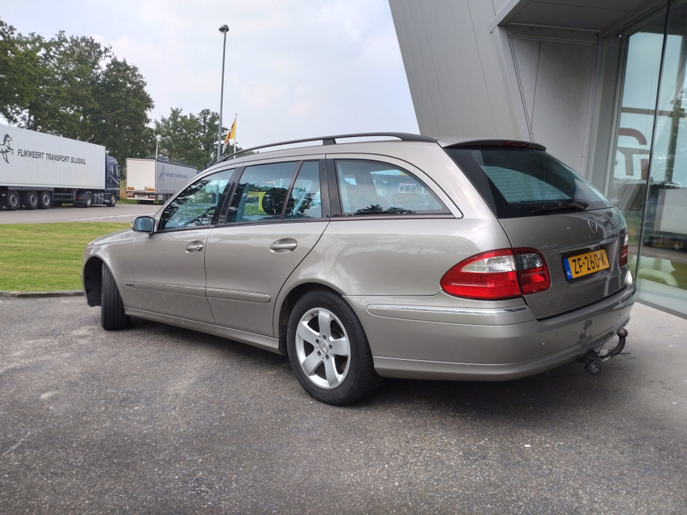 Foto van Mercedes-Benz E 200 Kompressor
