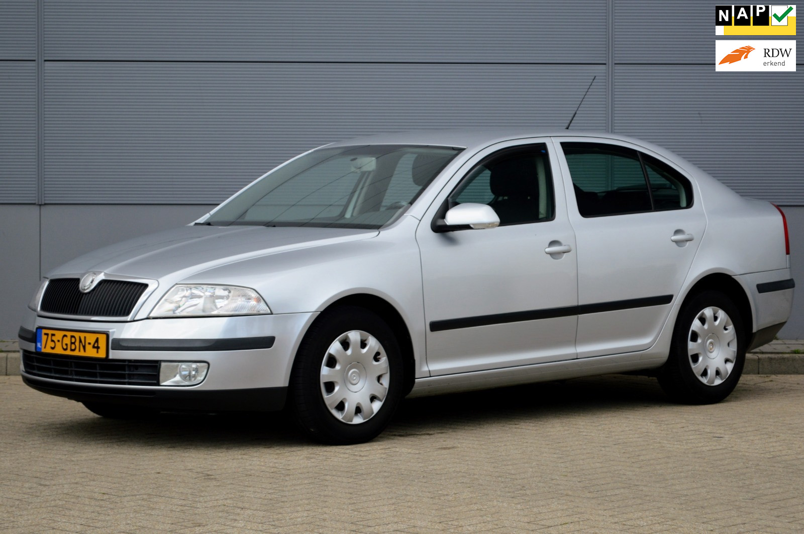 Skoda Octavia 1.6 FSI Ambiente 2008 - voorkant