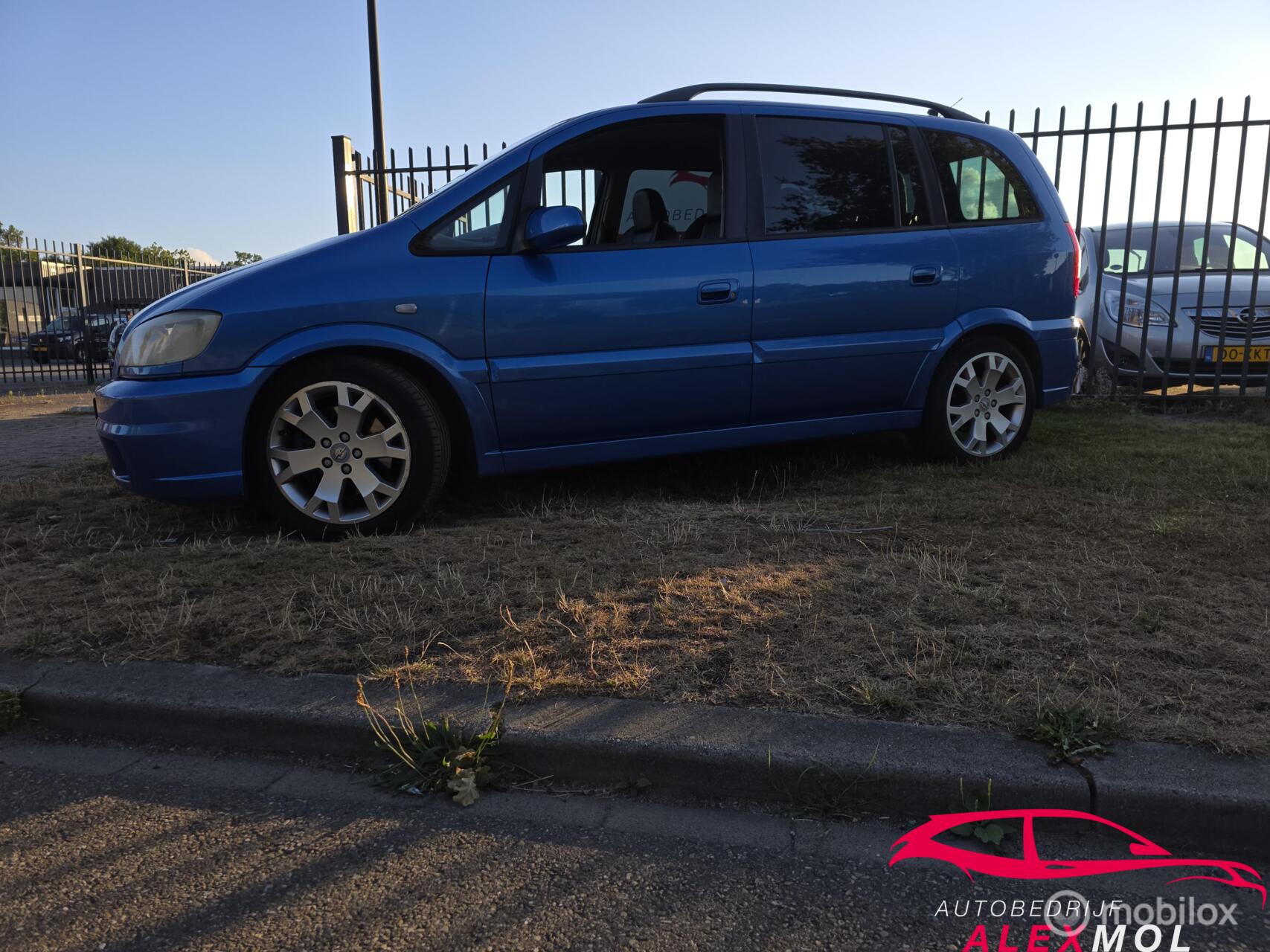 Opel Zafira-a 2.0-16V OPC 7persoons 2002 - voorkant