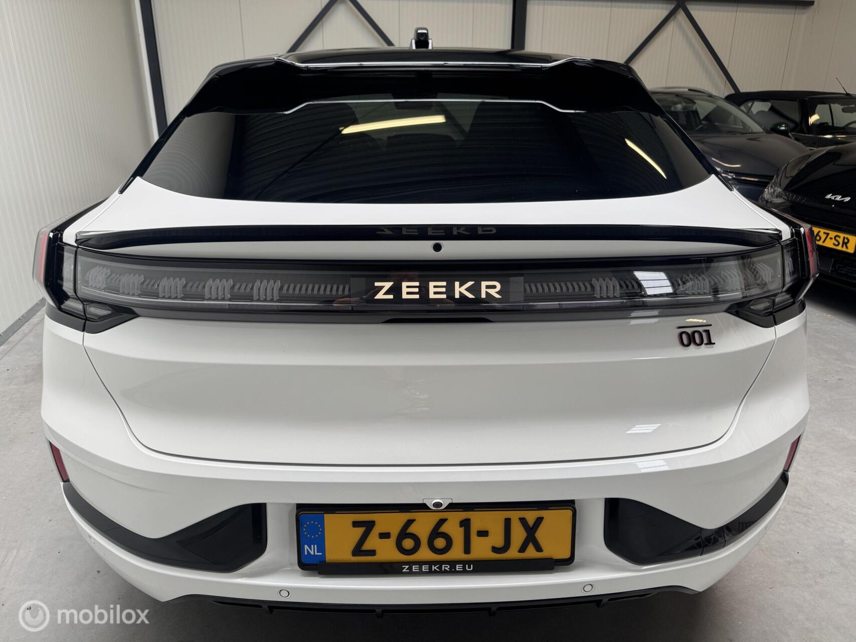 Foto van Zeekr 001