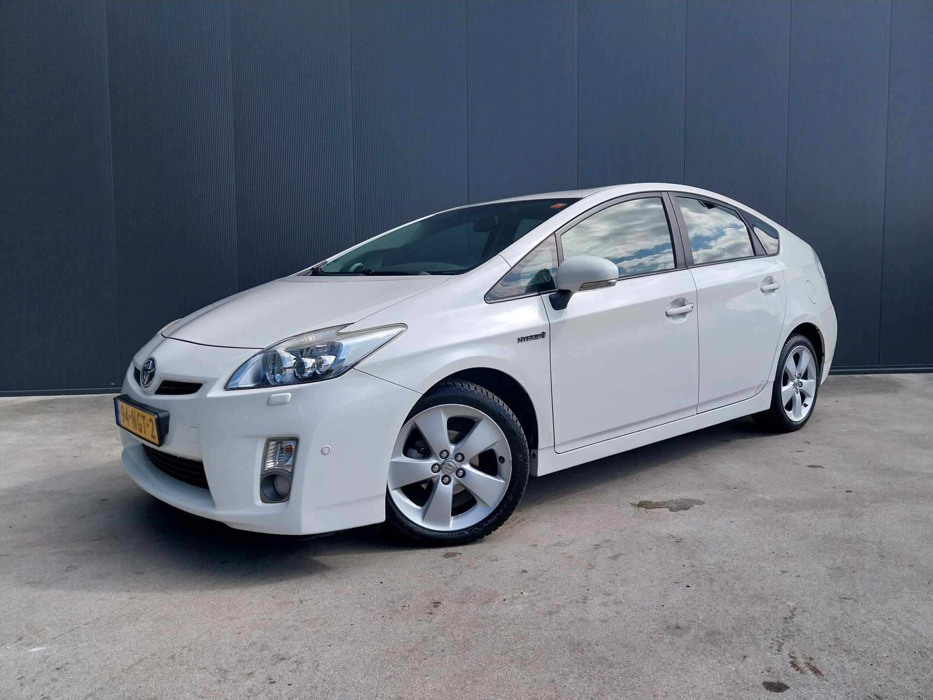 Toyota Toyota Prius 1.8 Dynamic XENON LEER CAMERA NAVI ECC 2010 - voorkant