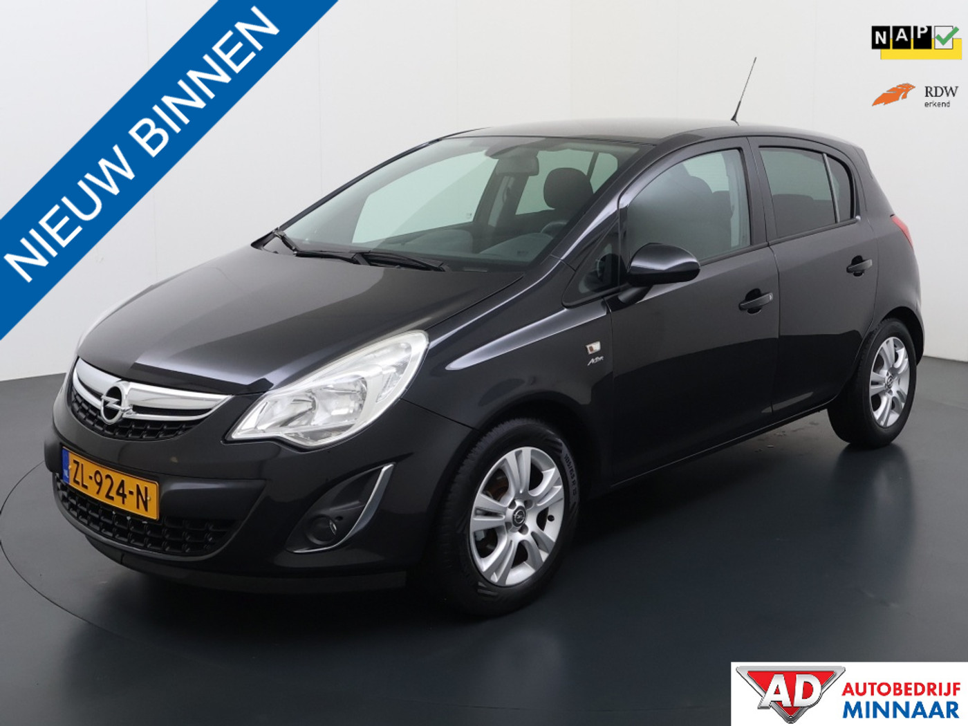 Opel Corsa 1.4-16V Berlin 2013 - voorkant