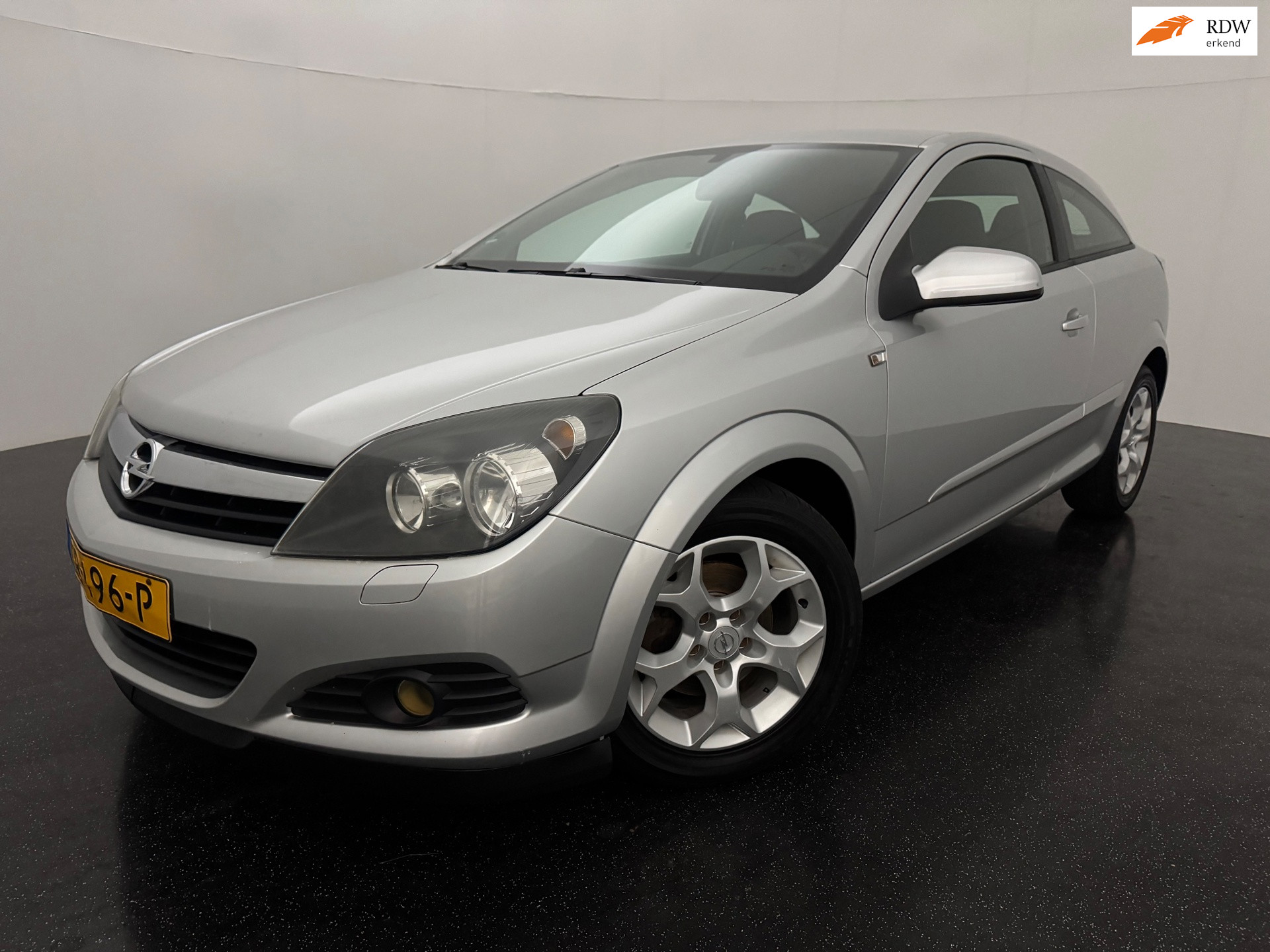 Opel Astra GTC 1.6 Business 2006 - voorkant