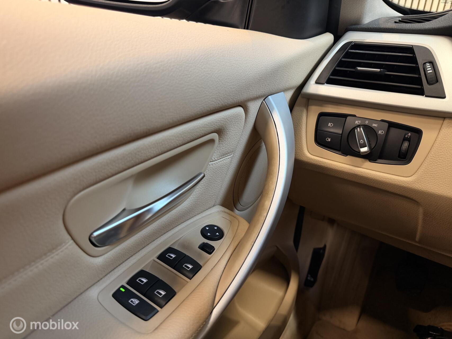 Foto van BMW 320i Ed