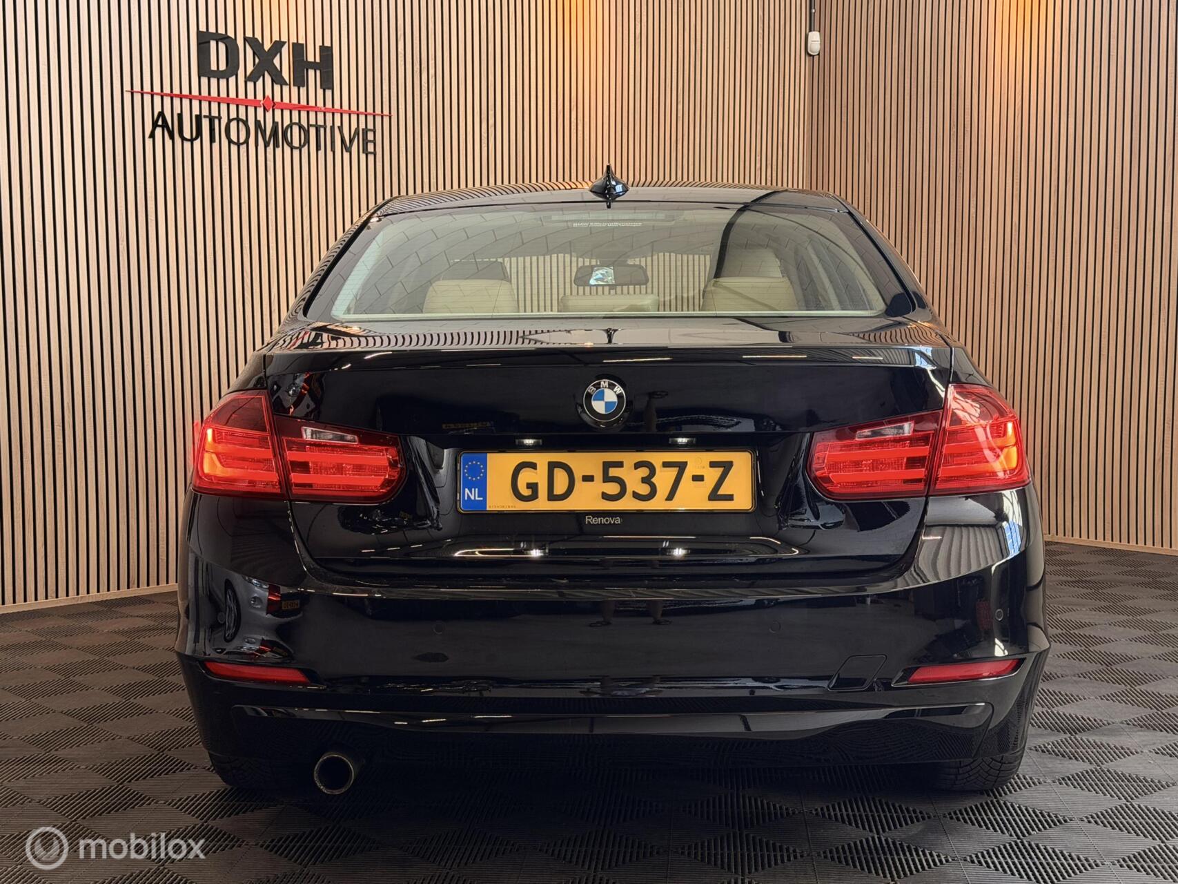 Foto van BMW 320i Ed