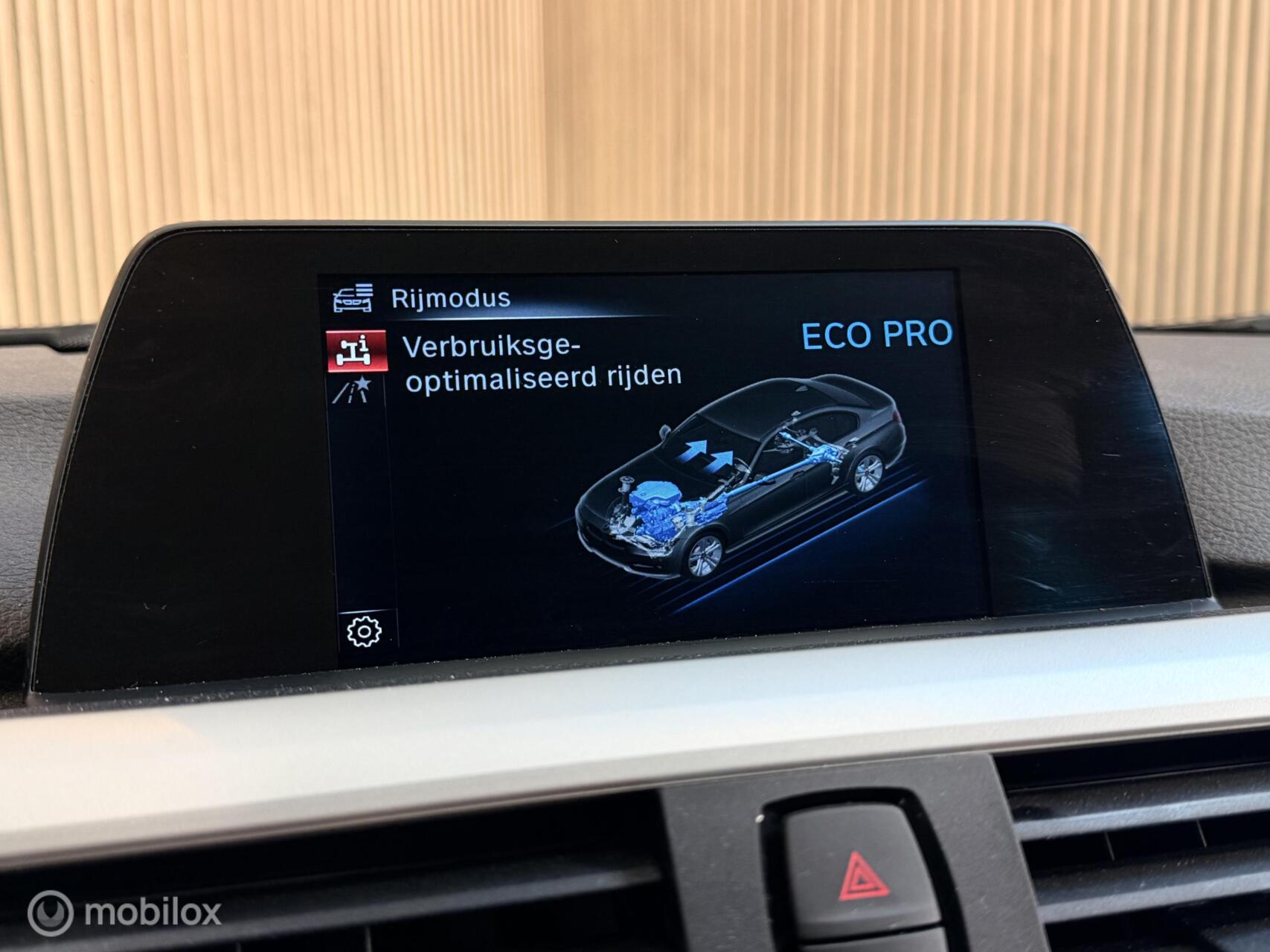 Foto van BMW 320i Ed