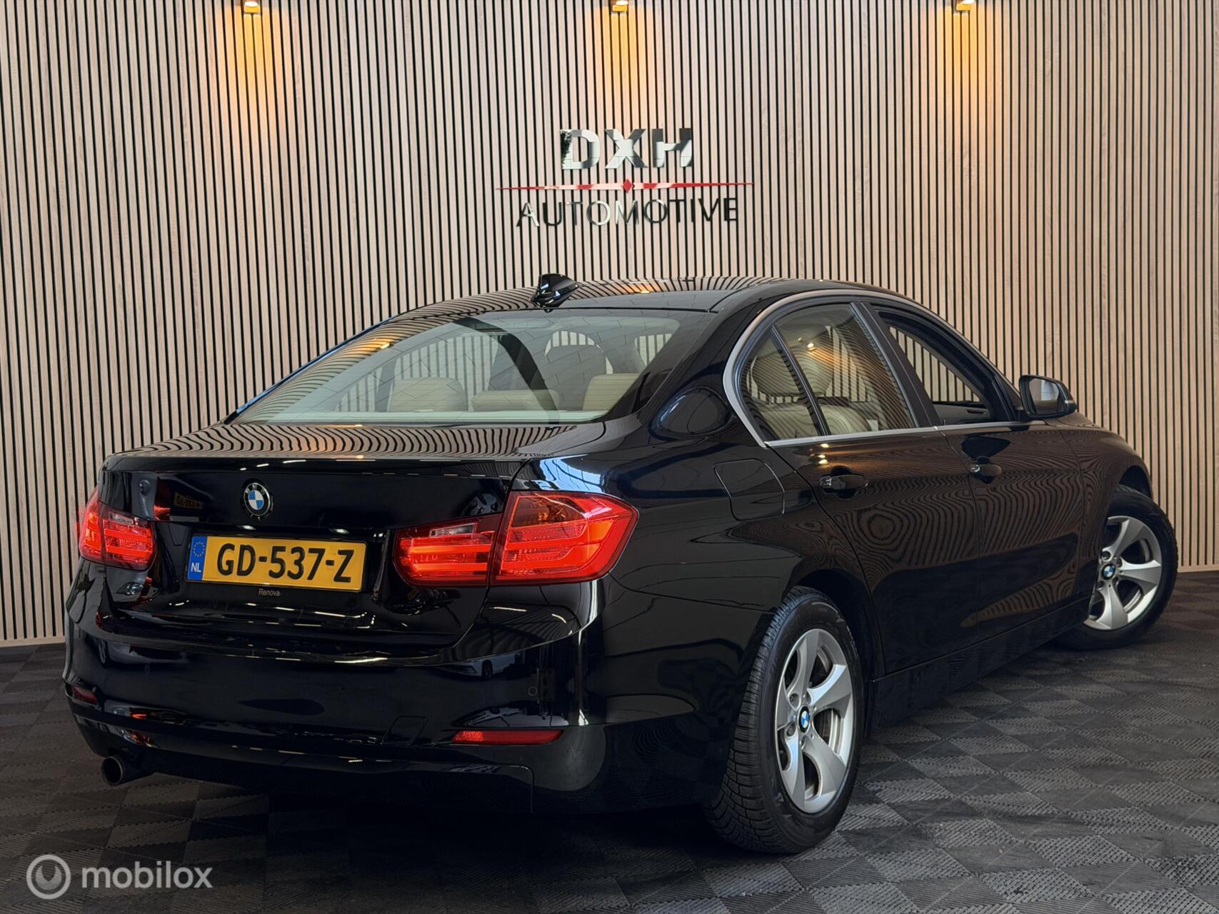 Foto van BMW 320i Ed