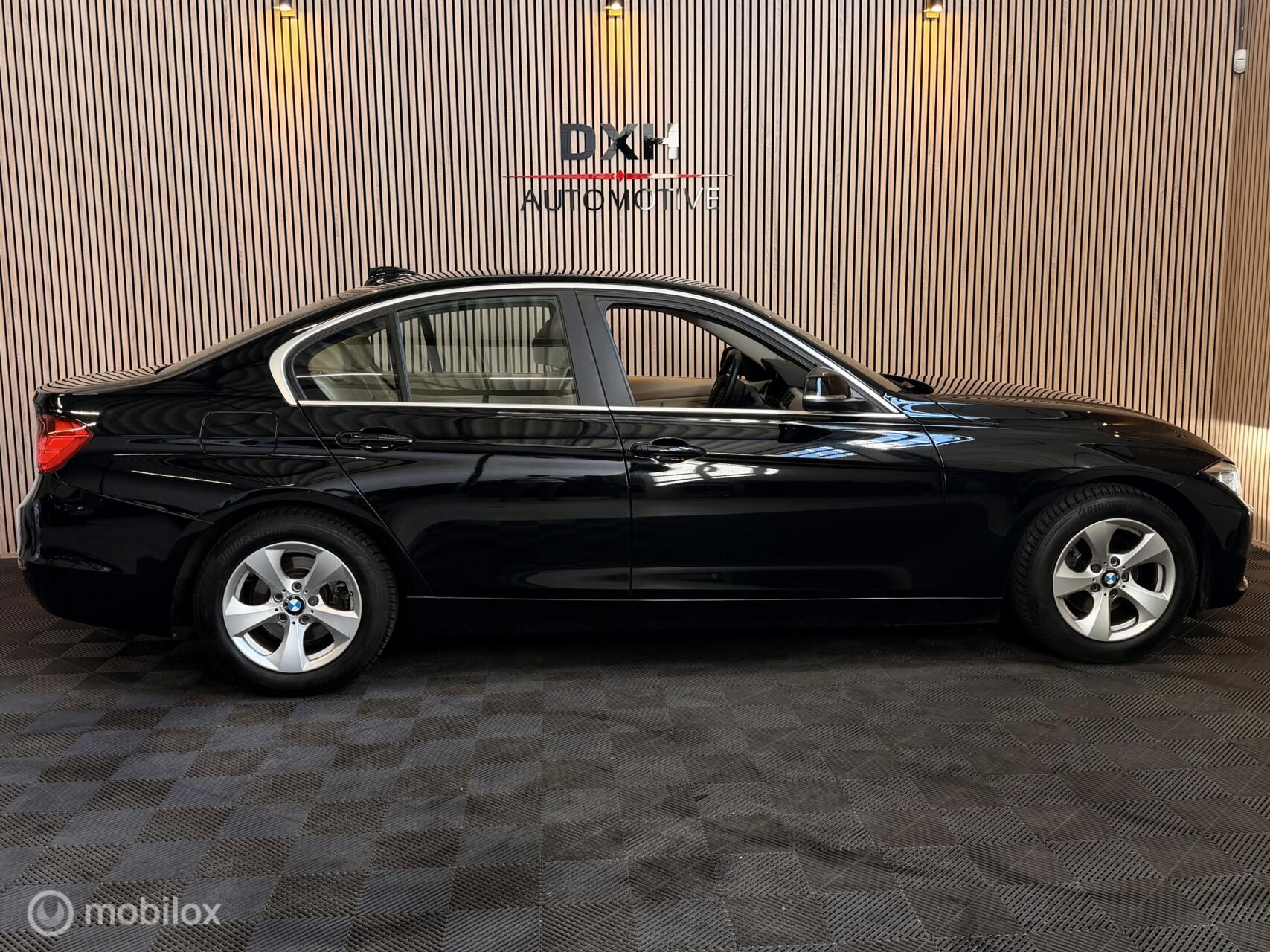 Foto van BMW 320i Ed
