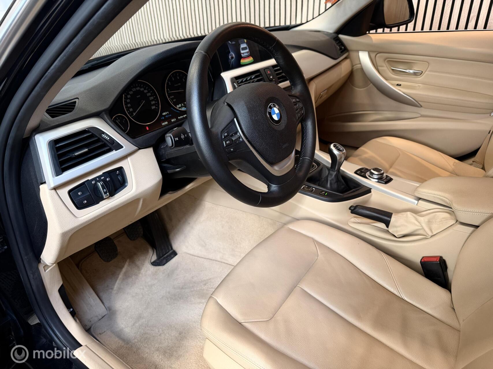 Foto van BMW 320i Ed