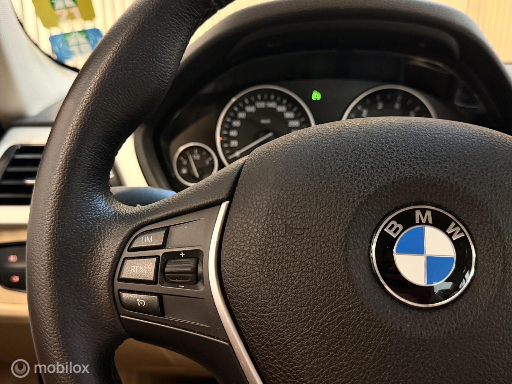 Foto van BMW 320i Ed