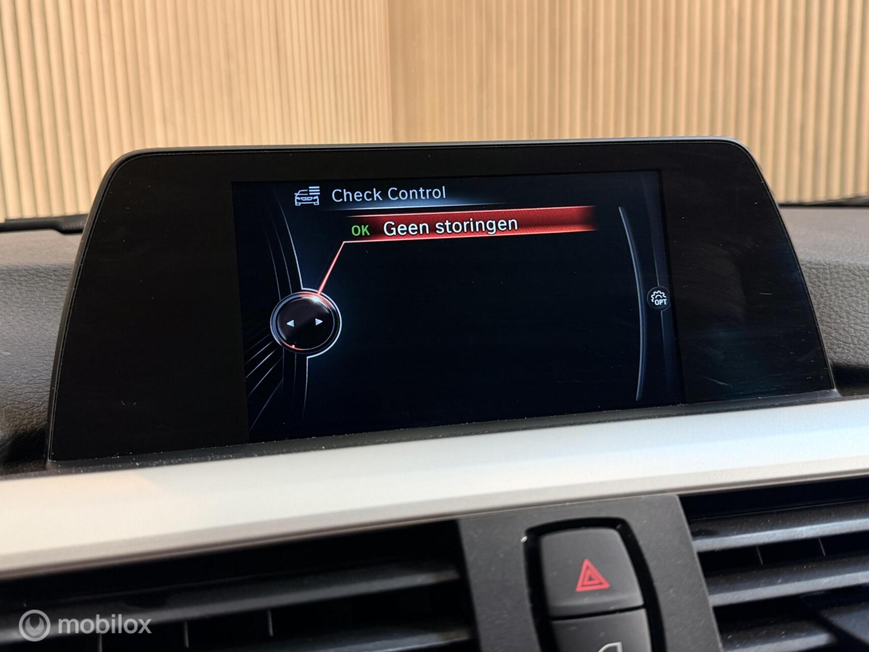 Foto van BMW 320i Ed