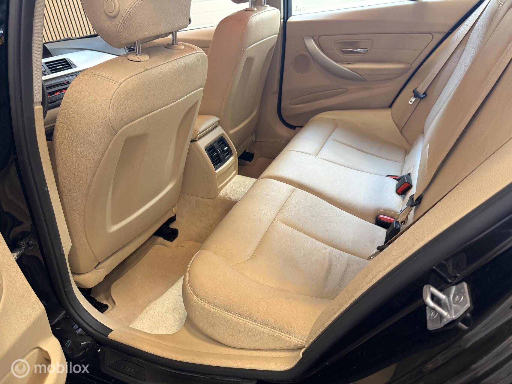 Foto van BMW 320i Ed